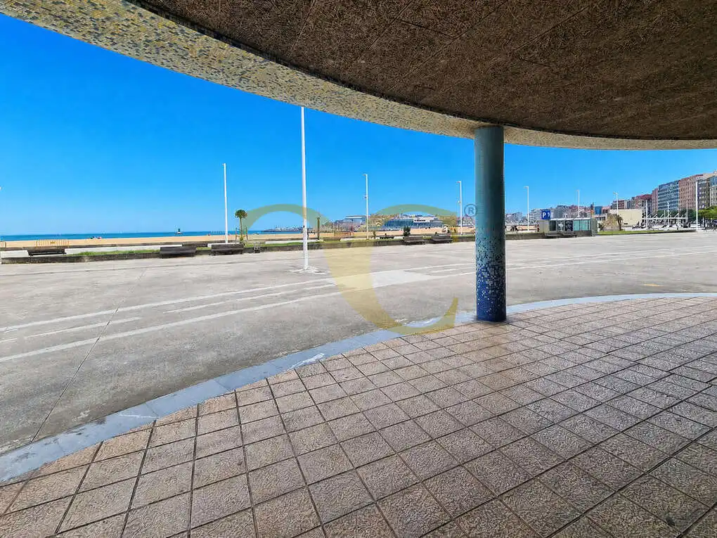 Terrassa de Pis en venda en Gijón  amb Calefacció, Jardí privat i Terrassa