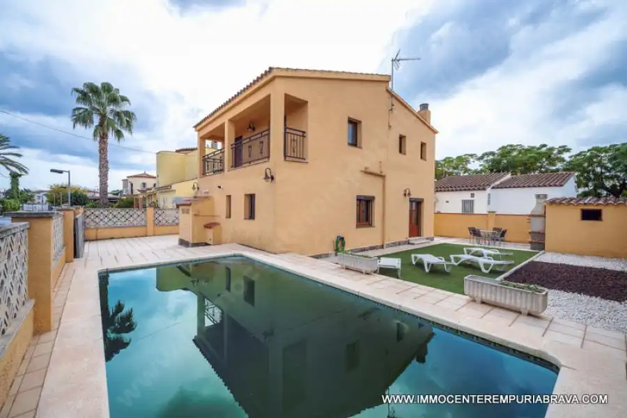 Chalet en venta en Requesens