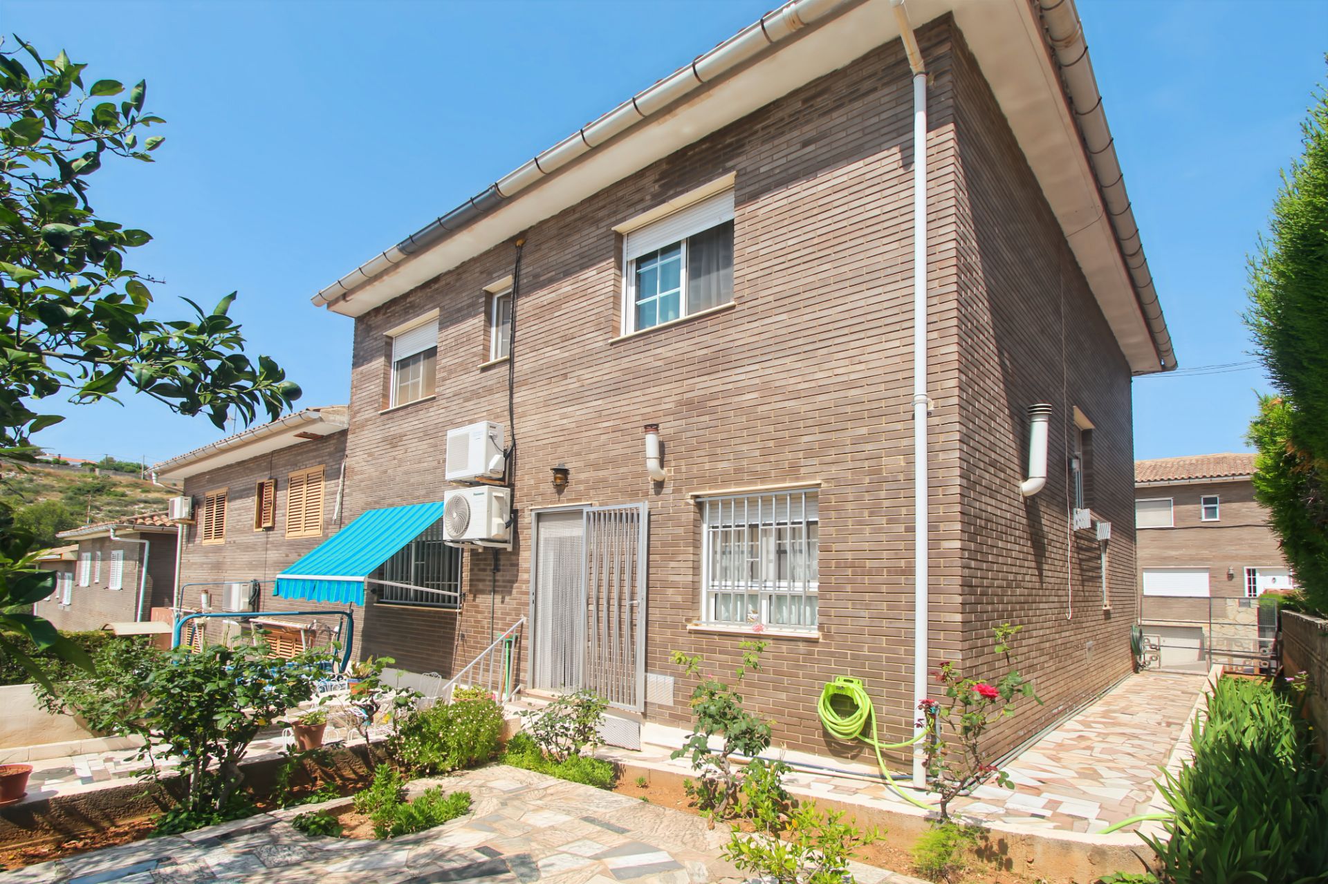 Vista exterior de Casa adosada en venda en Catadau amb Aire condicionat, Calefacció i Jardí privat