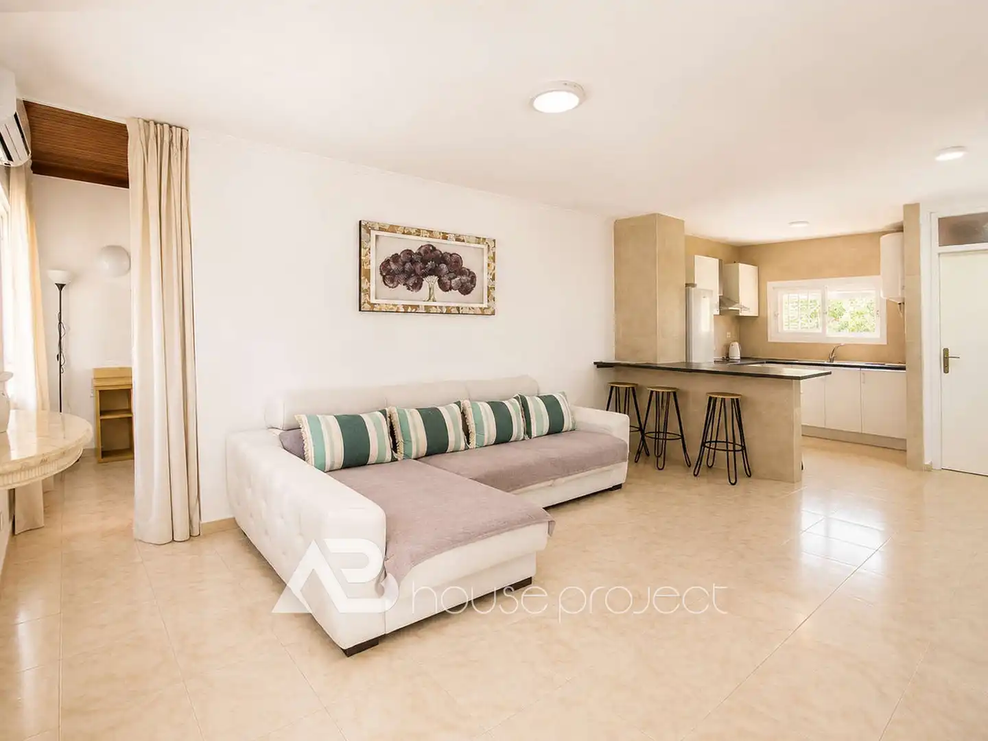 Sala d'estar de Casa o xalet en venda en Adeje amb Aire condicionat, Jardí privat i Terrassa