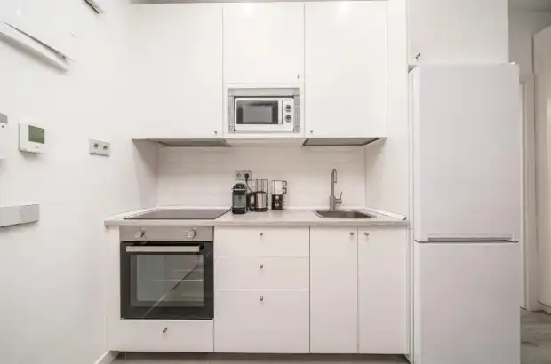Cocina de Planta baja en venta en L'Hospitalet de Llobregat con Aire acondicionado y Horno