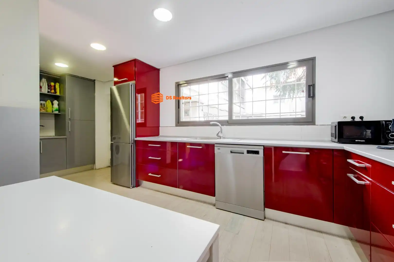 Cuina de Casa adosada en venda en Madrid amb Aire condicionat, Calefacció i Terrassa