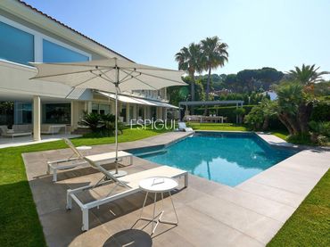 Casa amb balcó en venda a Urbanitzacions
