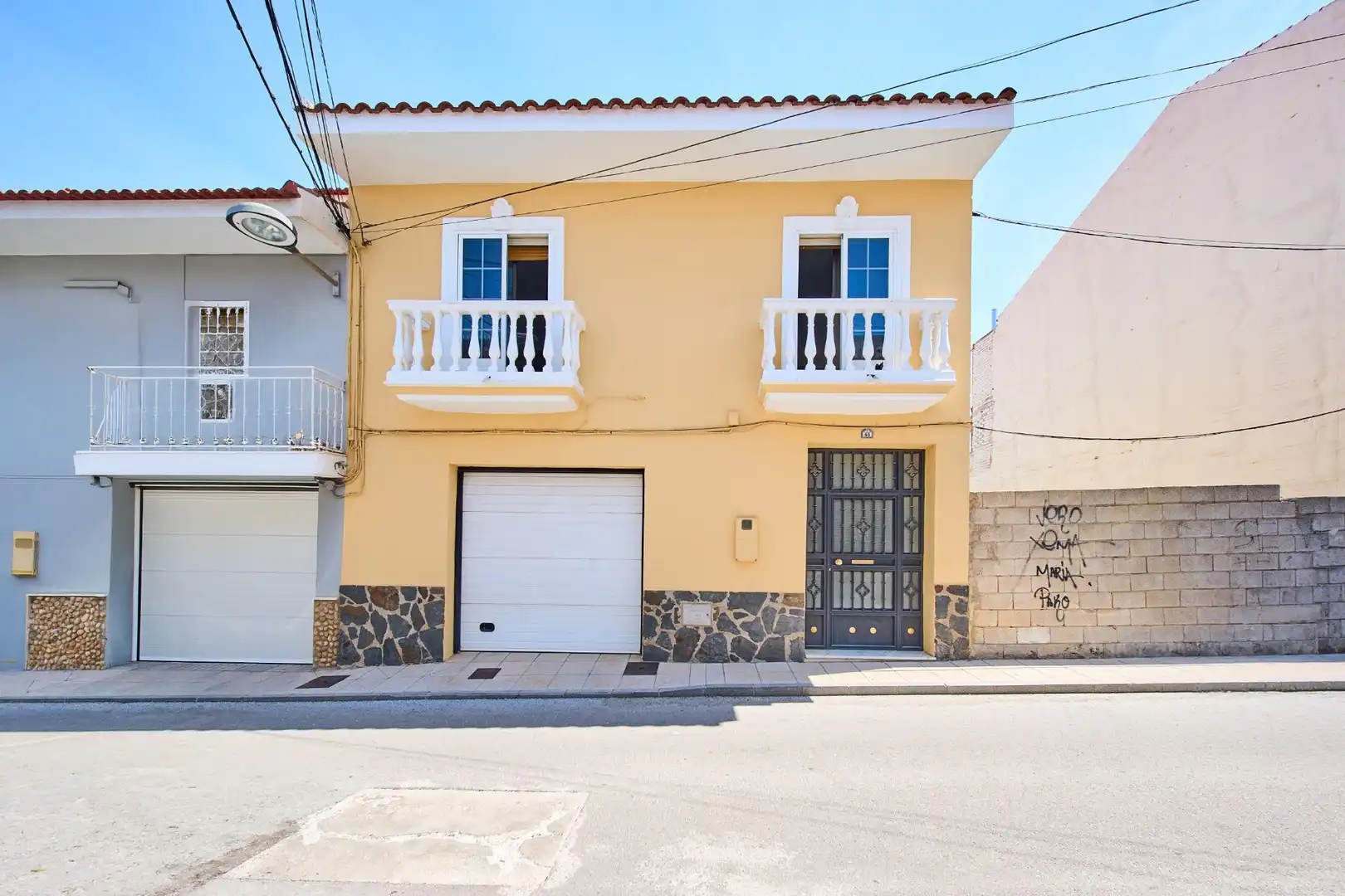 Vista exterior de Casa adosada en venta en Baza con Calefacción, Terraza y Trastero