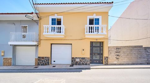 Foto 2 de Casa adosada en venta en Calle Cipres, Baza, Granada