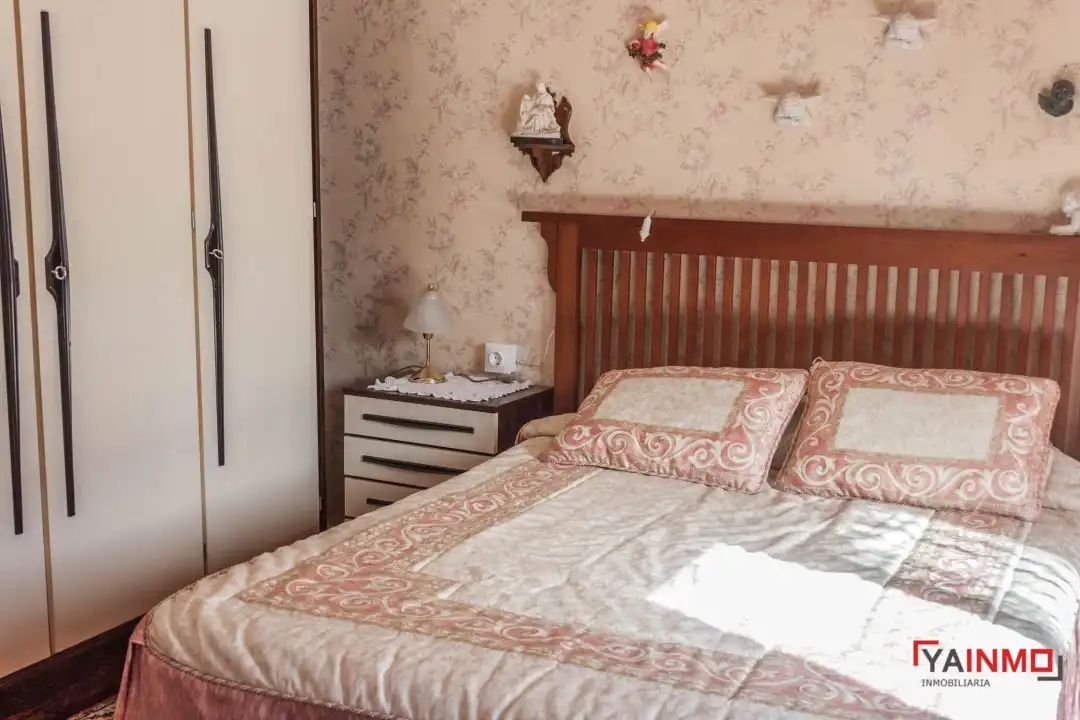 Dormitori de Casa adosada en venda en Vitoria - Gasteiz amb Calefacció i Jardí privat