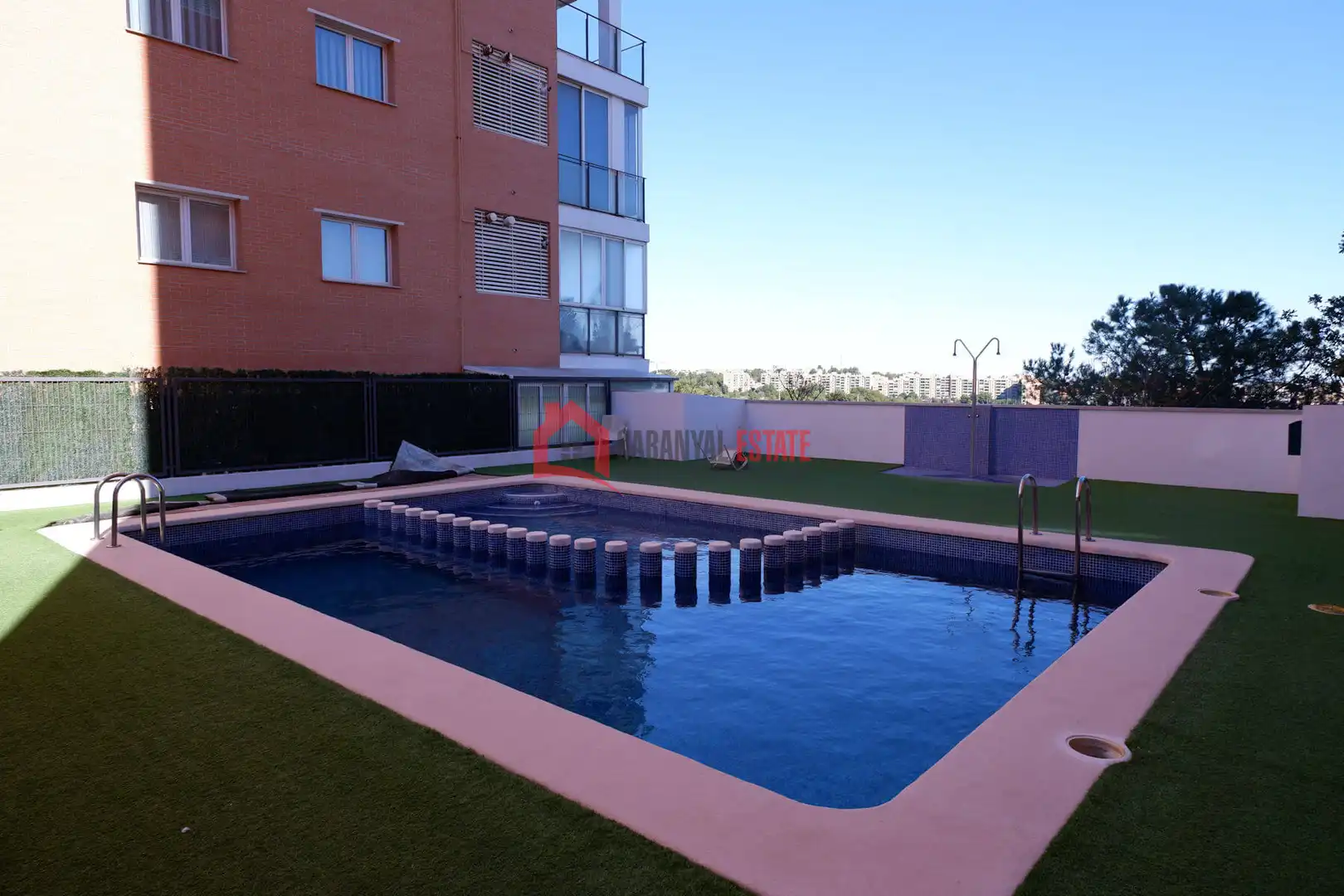 Schwimmbecken von Wohnungen zum Verkauf in Paterna mit Klimaanlage, Heizung und Terrasse