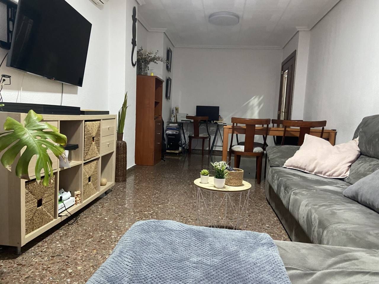 Living room of Flat for sale in Torrent  with Air Conditioner, Terrace and Furnished