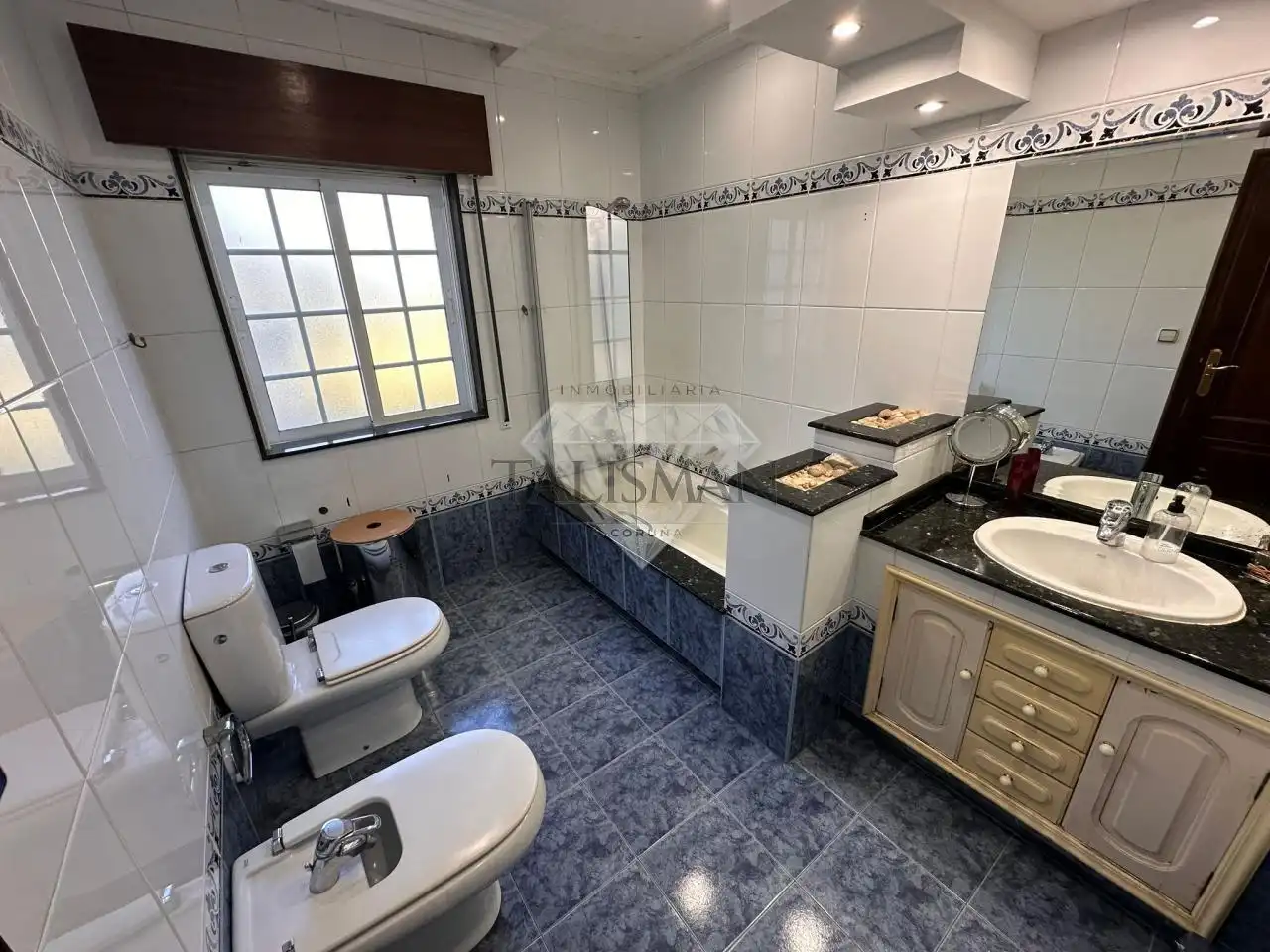 Bathroom of Houses for sale in Vilanova de Arousa  with Heating, Private garden and Terrace