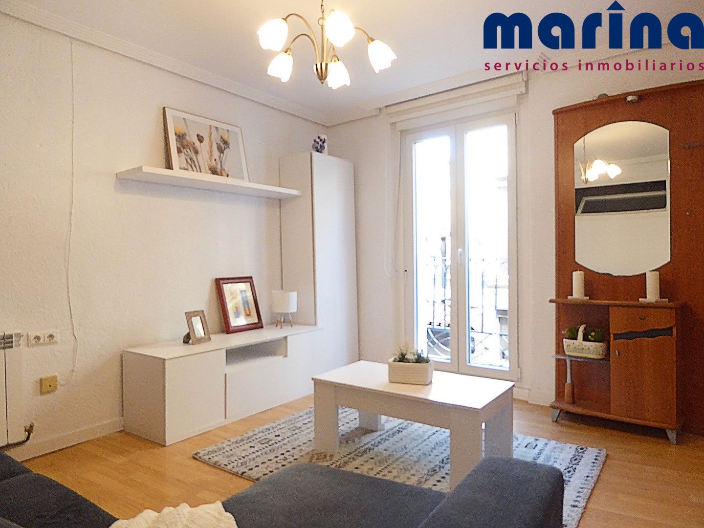 Sala d'estar de Pis en venda en  Pamplona / Iruña amb Calefacció, Parquet i Moblat