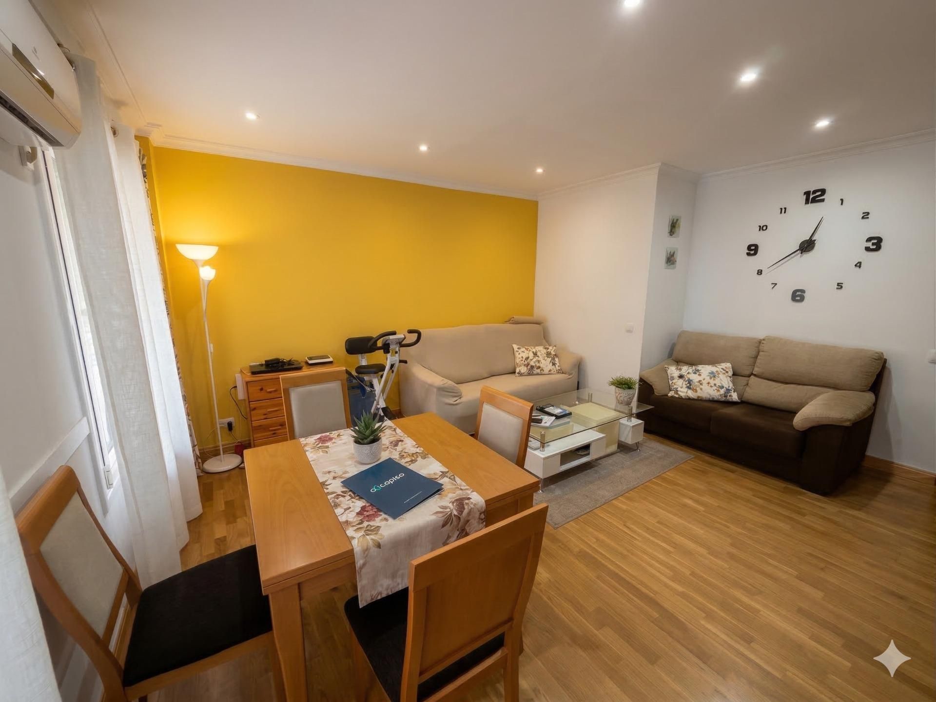 Sala d'estar de Planta baixa en venda en  Madrid Capital amb Calefacció, Jardí privat i Balcó