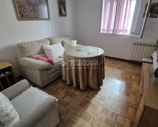 Sala d'estar de Pis en venda en  Madrid Capital amb Calefacció i Parquet