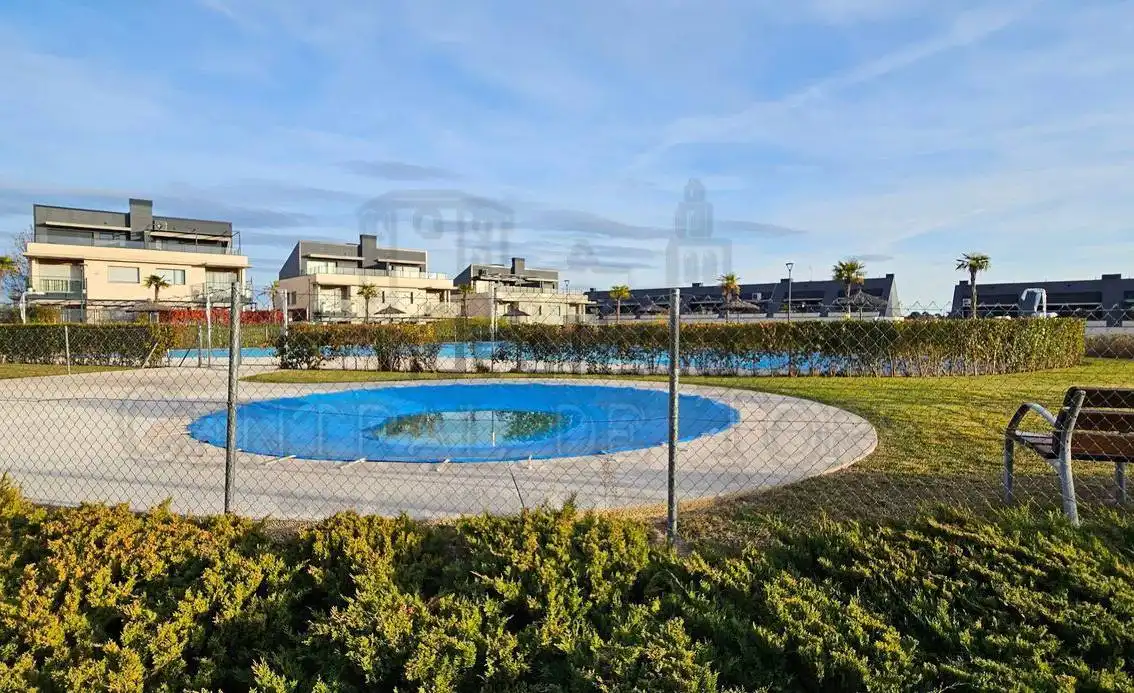 Detached homes for rent in Calle Francisco de Vitoria, Valenoso