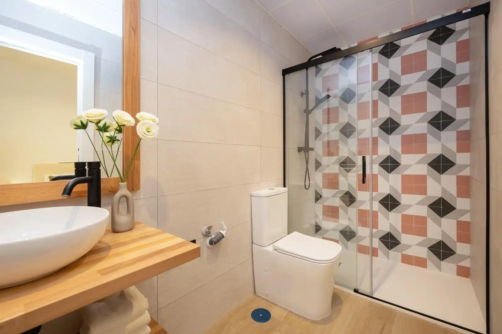 Bany de Apartament en venda en Granada amb Aire condicionat, Calefacció i Moblat