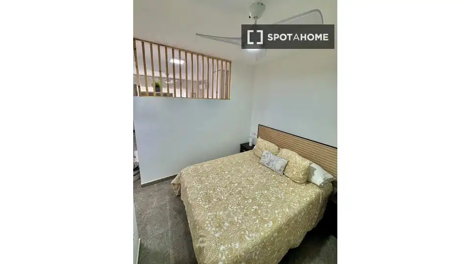 Bedroom of Study for share in Málaga  with Air Conditioner, Terrace and Furnished