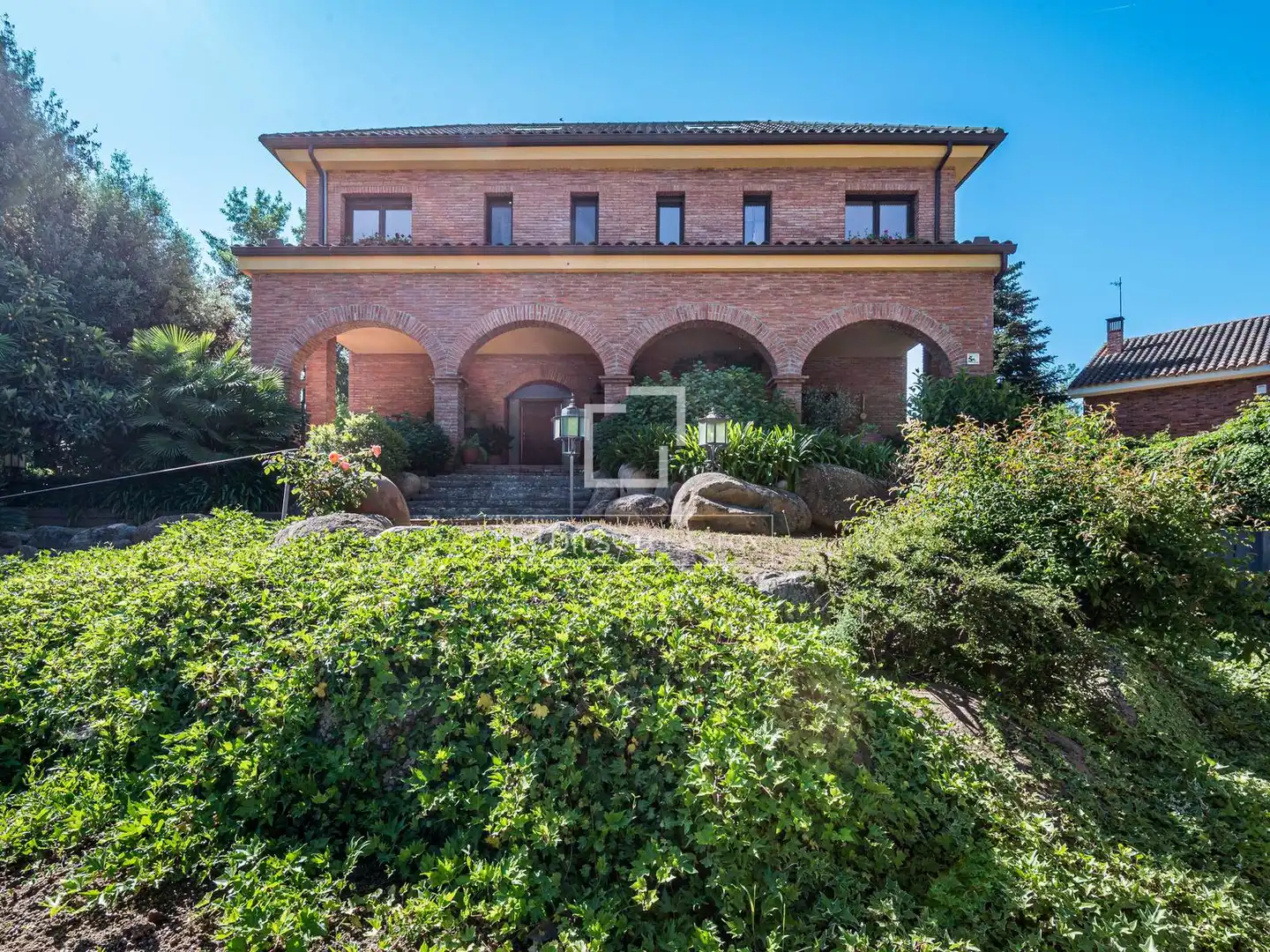 Vista exterior de Casa o xalet en venda en Sant Cugat del Vallès amb Aire condicionat, Calefacció i Traster