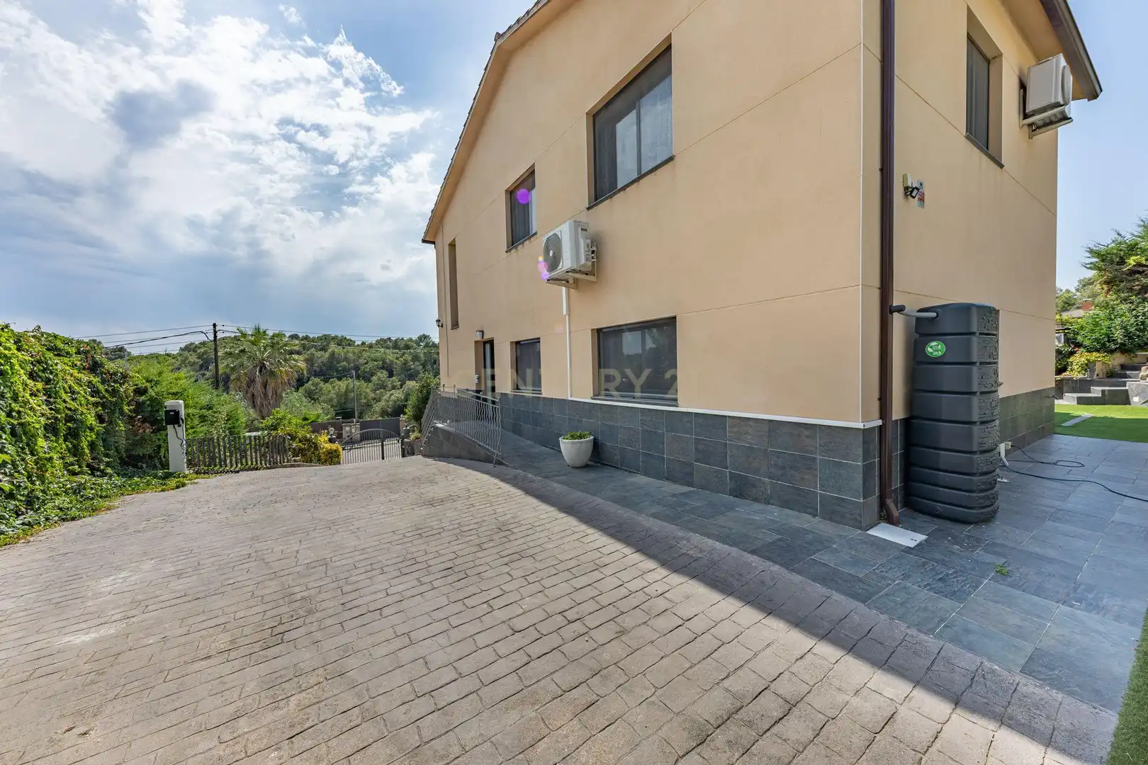Vista exterior de Casa o xalet en venda en Lliçà d'Amunt amb Aire condicionat, Piscina i Alarma