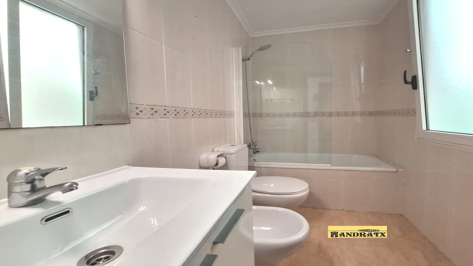 Badezimmer von Wohnung zum Verkauf in Ferrol mit Heizung, Möbliert und Balkon