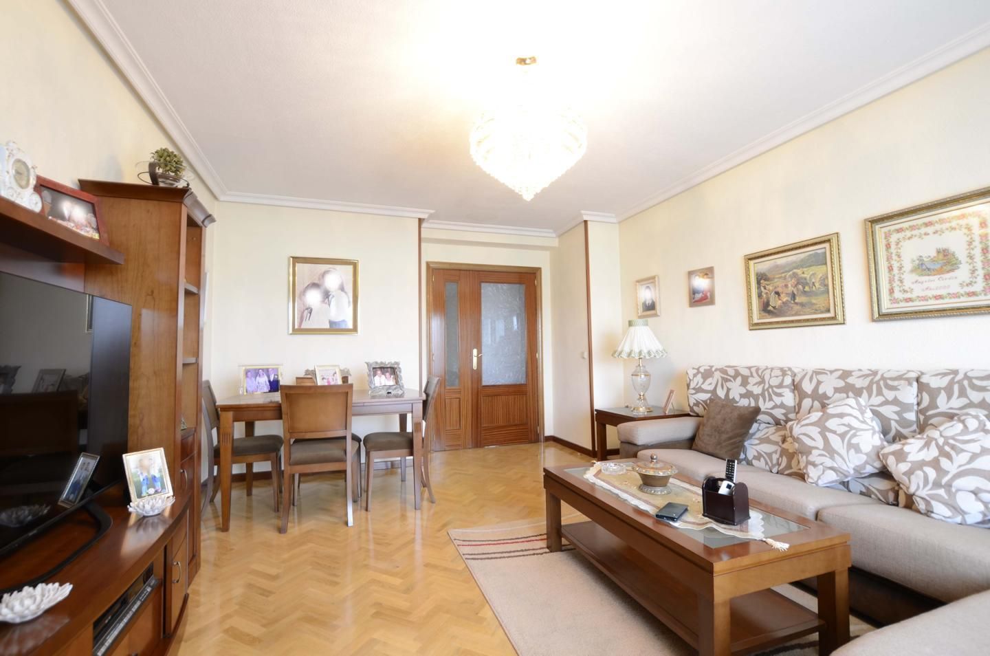 Sala d'estar de Pis en venda en  Madrid Capital amb Calefacció i Terrassa