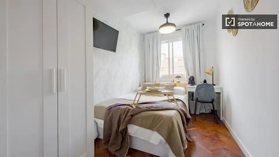 Bedroom of Flat for share in Madrid  with Air Conditioner, Heating and Furnished