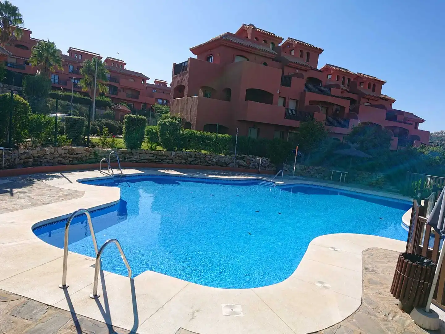 Piscina de Ático en venta en Estepona con Trastero y Piscina