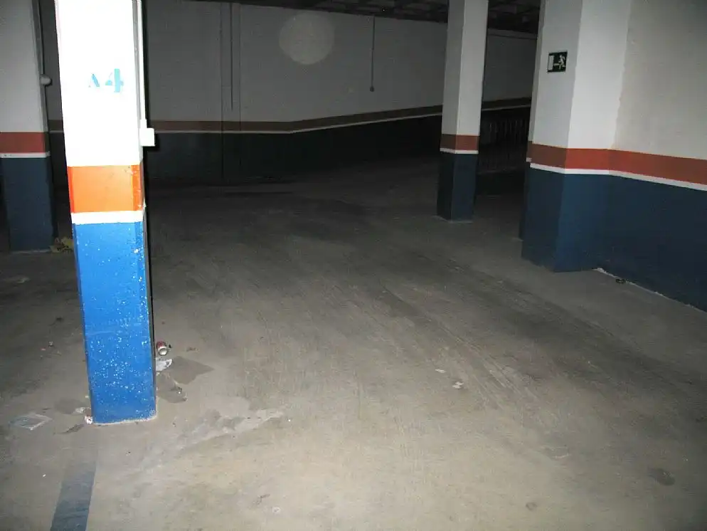 Garage zum Verkauf in Av de los Ángeles, Los Angeles - Apolonia