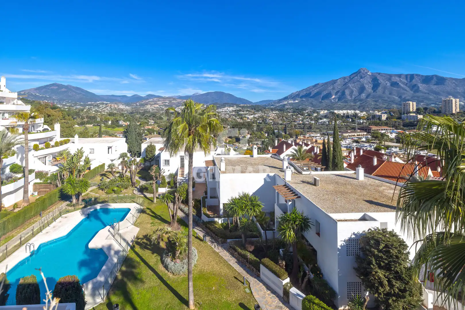 Apartament amb terrassa en venda a Nueva Andalucía