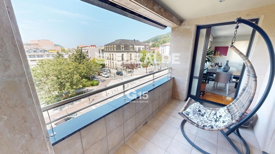 Vista exterior de Pis en venda en Donostia - San Sebastián  amb Calefacció, Terrassa i Balcó