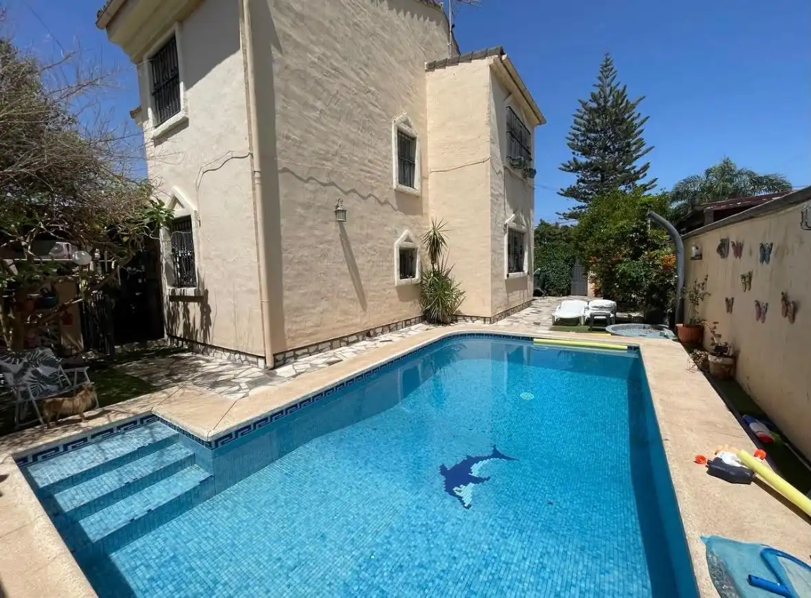 Chalet en venta en Los Barrios, imagen 2
