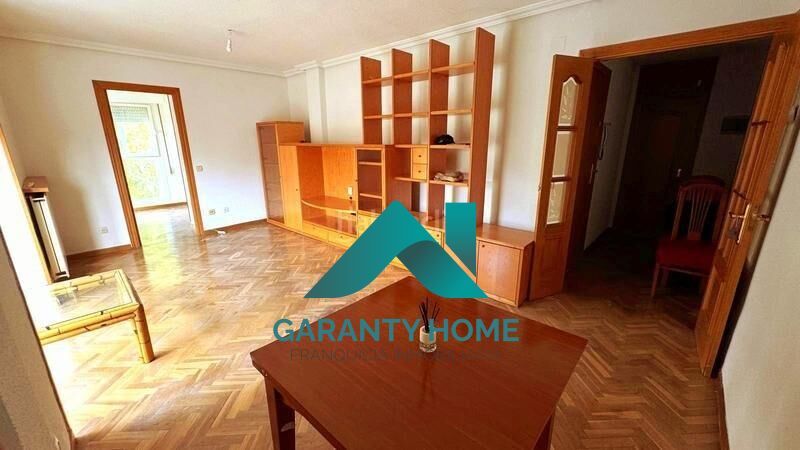 Vista exterior de Piso en venta en Coslada con Calefacción, Parquet y Trastero