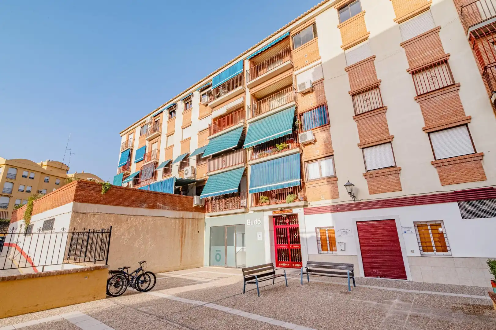Vista exterior de Piso en venta en Granada con Aire acondicionado, Terraza y Amueblado