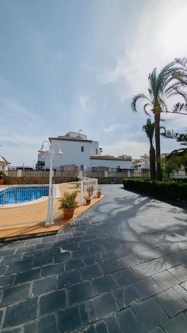 Vista exterior de Casa o xalet en venda en Oliva amb Aire condicionat, Calefacció i Jardí privat
