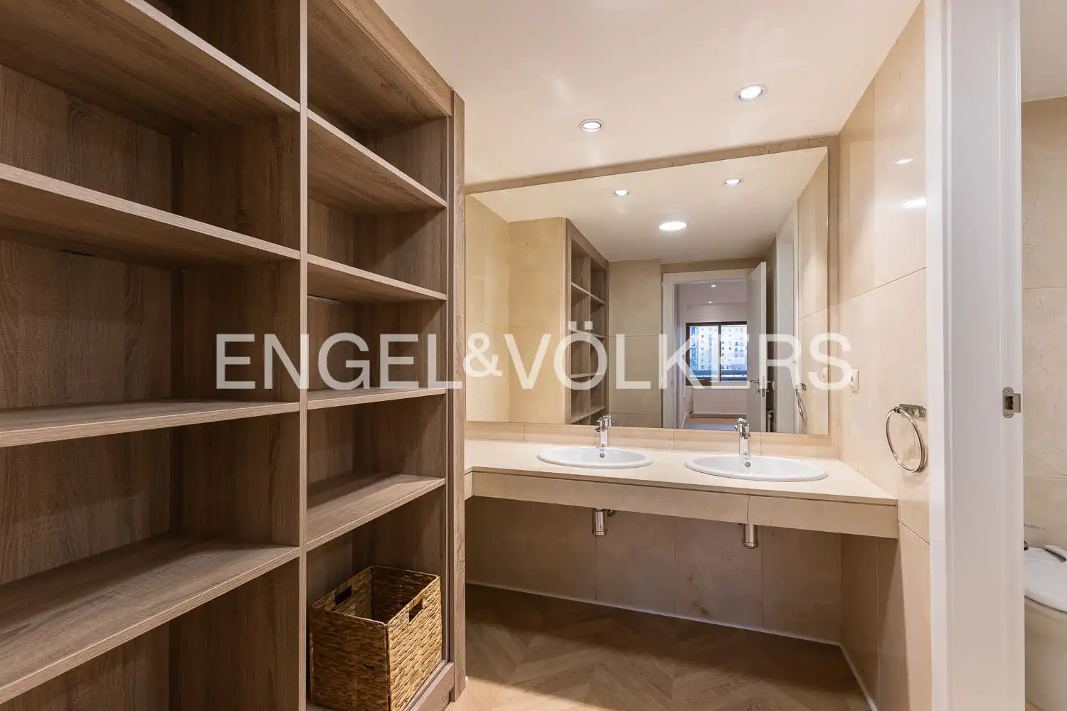 Baño de Piso en venta en Valencia con Aire acondicionado, Calefacción y Parquet