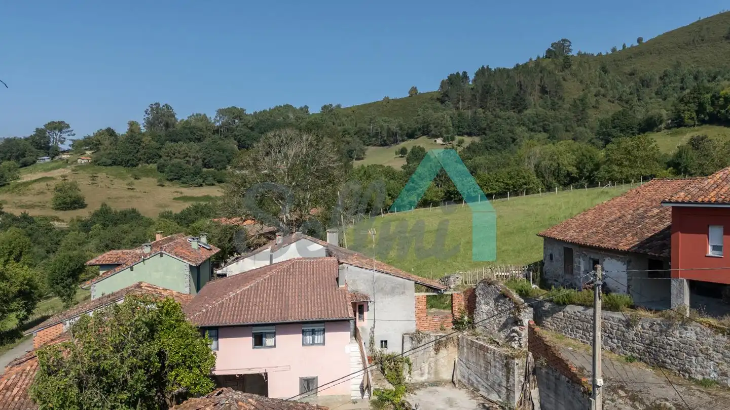 Exterior view of Houses for sale in Parres  with Heating, Private garden and Storage room