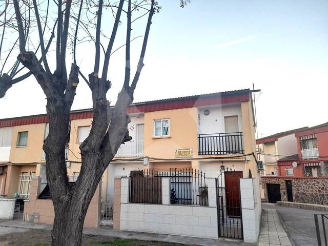 Casa adosada en Venta en Avenida Pablo Neruda en Cerro de Reyes