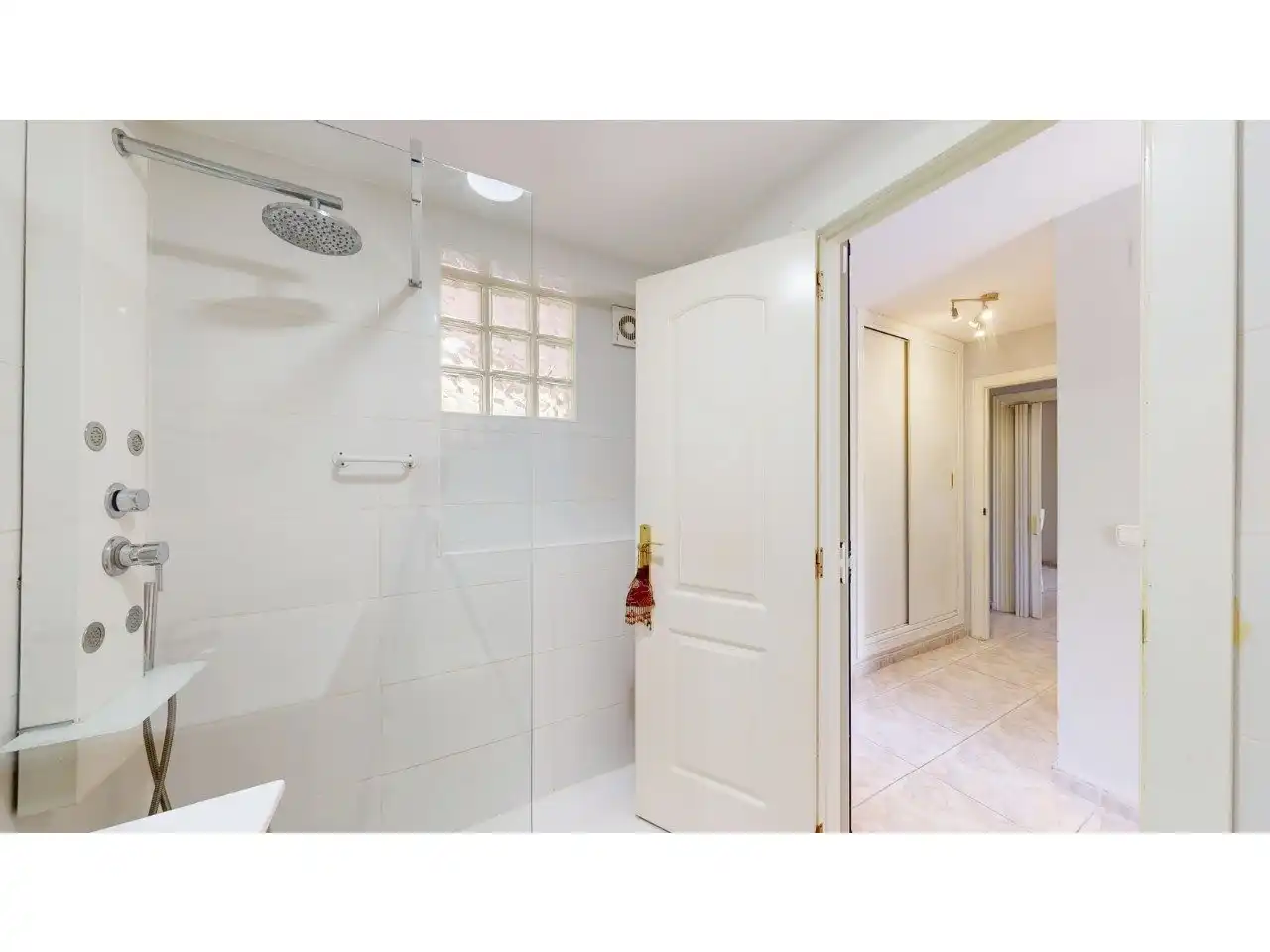 Bathroom of Flat for sale in Cullera  with Air Conditioner, Private garden and Terrace