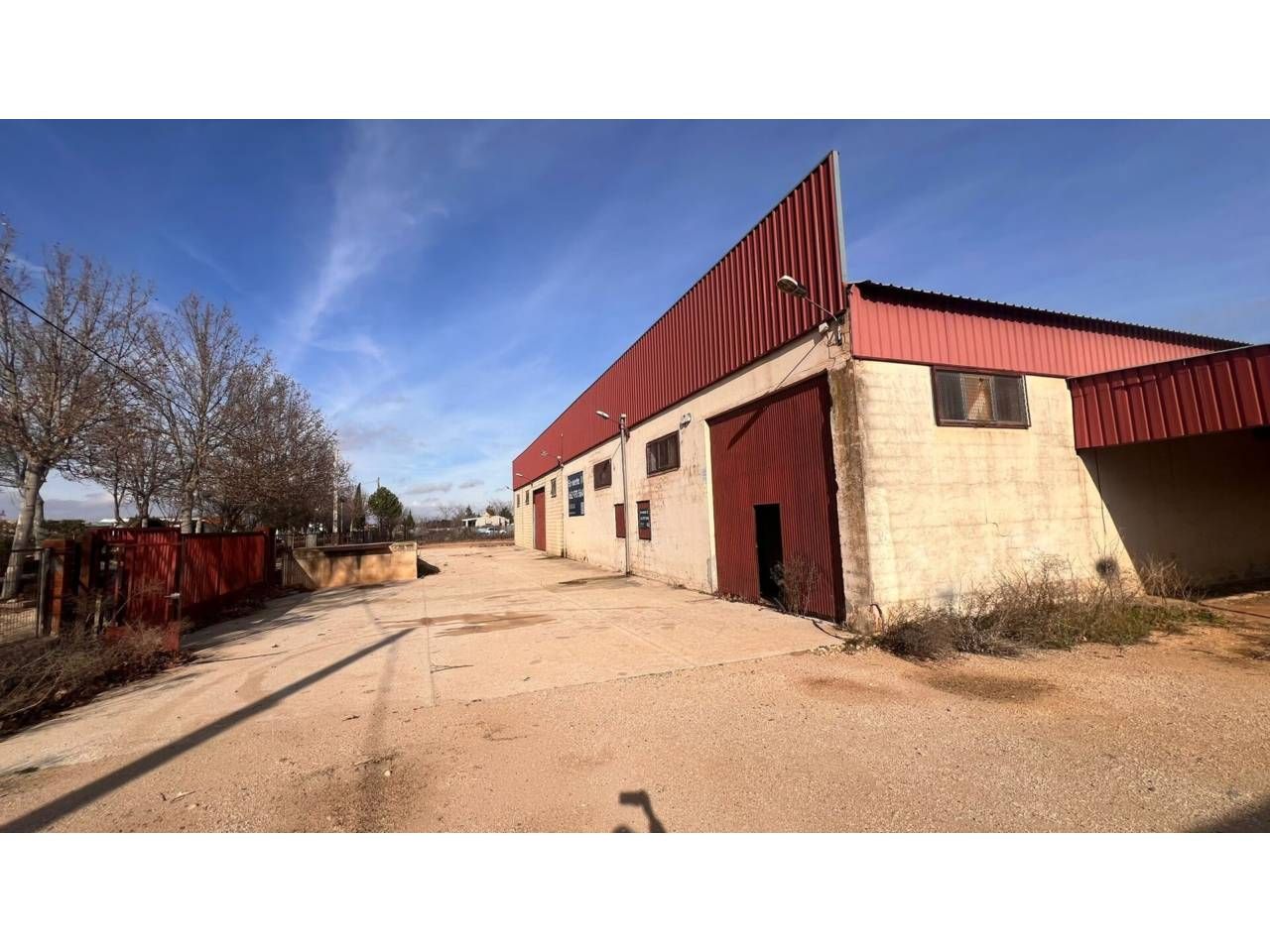 Vista exterior de Nau industrial en venda en Las Mesas  