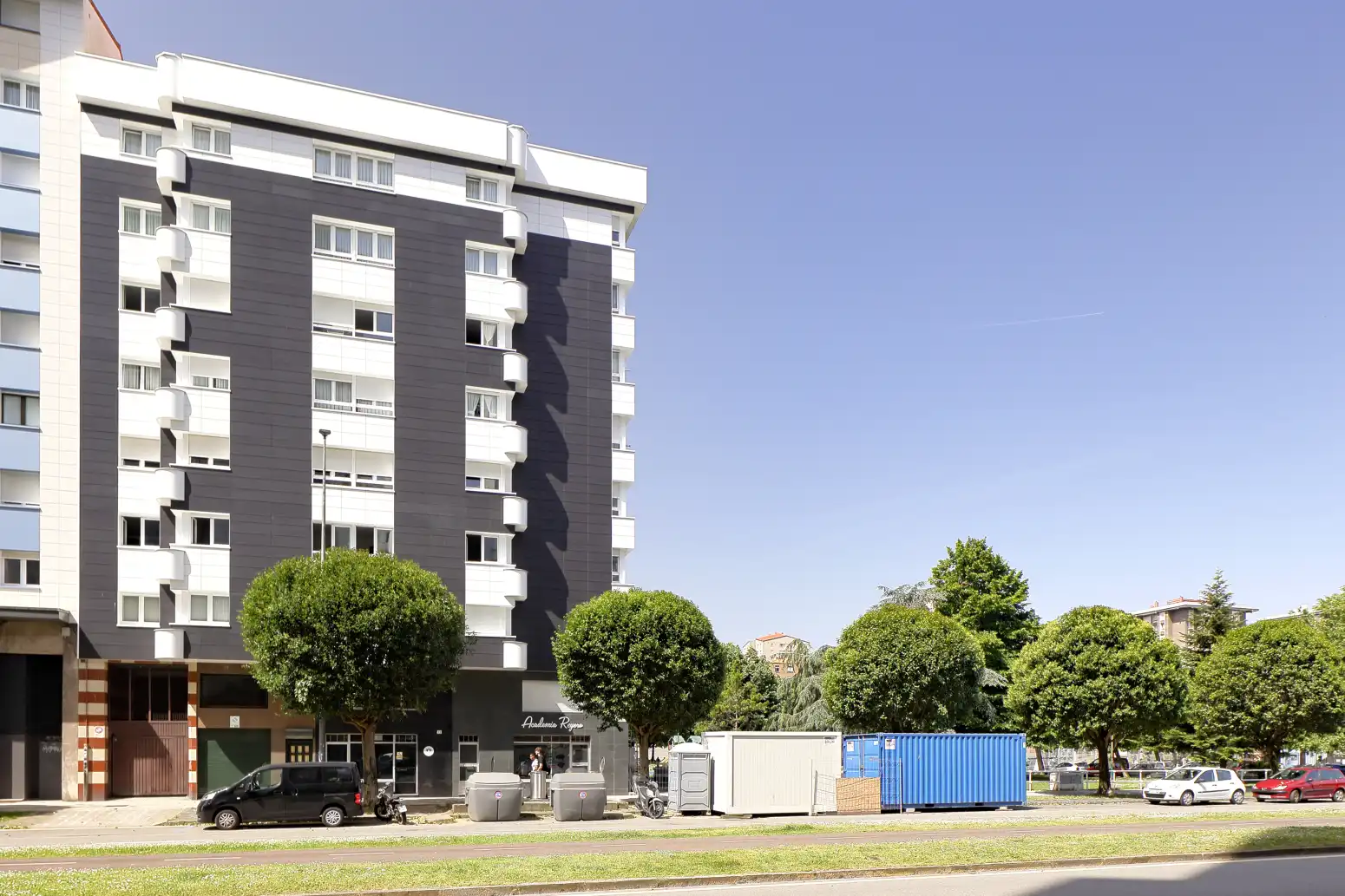 Vista exterior de Pis en venda en Gijón  amb Calefacció
