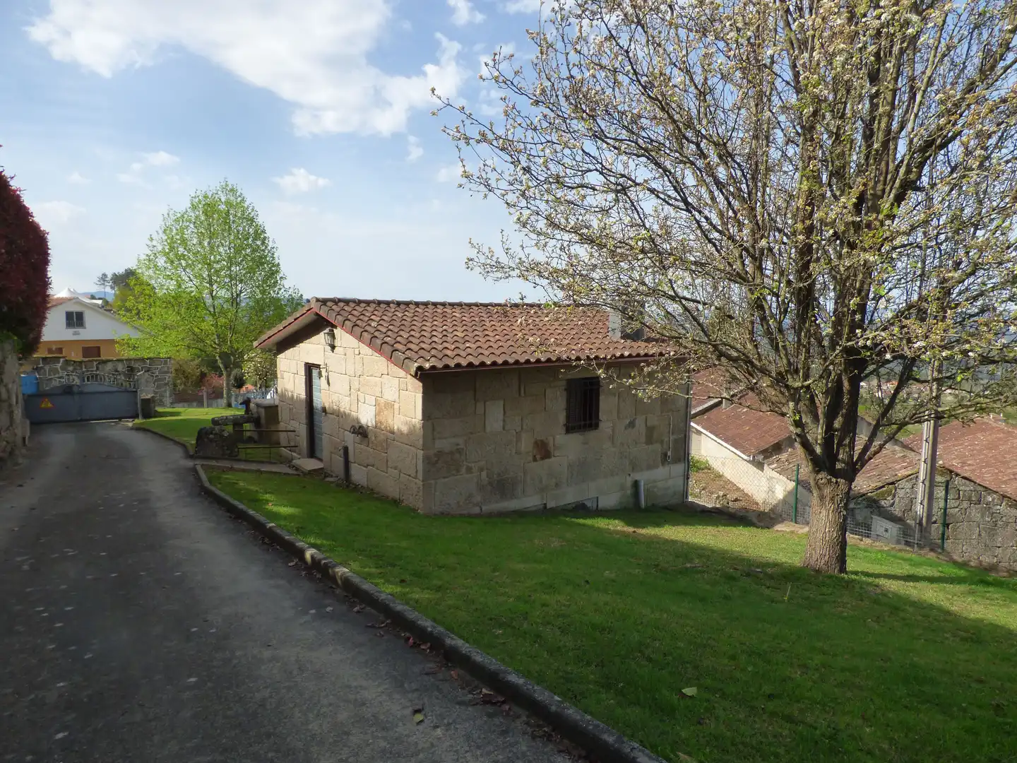 Außenansicht von Haus oder Chalet zum Verkauf in As Neves   mit Privatgarten, Terrasse und Ofen
