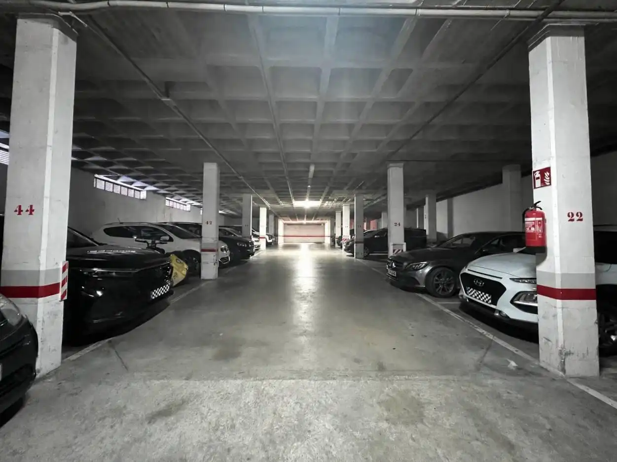 Parking de Piso en venta en Alicante / Alacant con Jardín privado, Terraza y Trastero