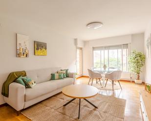 Sala d'estar de Pis en venda en  Pamplona / Iruña amb Calefacció, Parquet i Terrassa