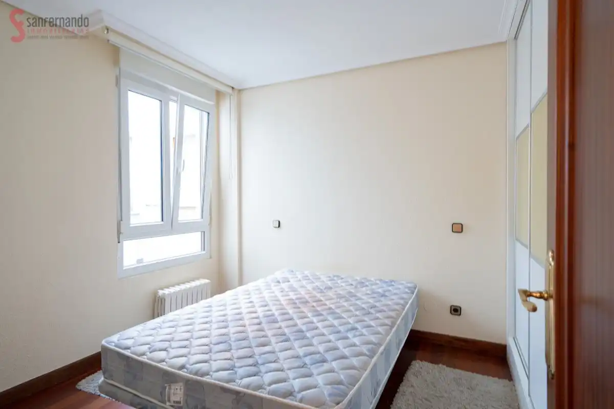 Habitación de Apartamento en venta en Santander con Calefacción, Parquet y Trastero