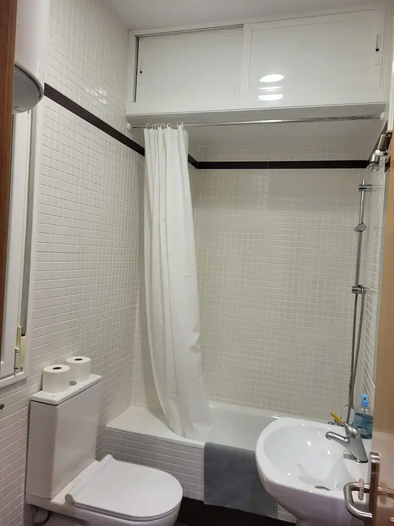 Badezimmer von Wohnung zur Miete in Madrid mit Heizung und Möbliert