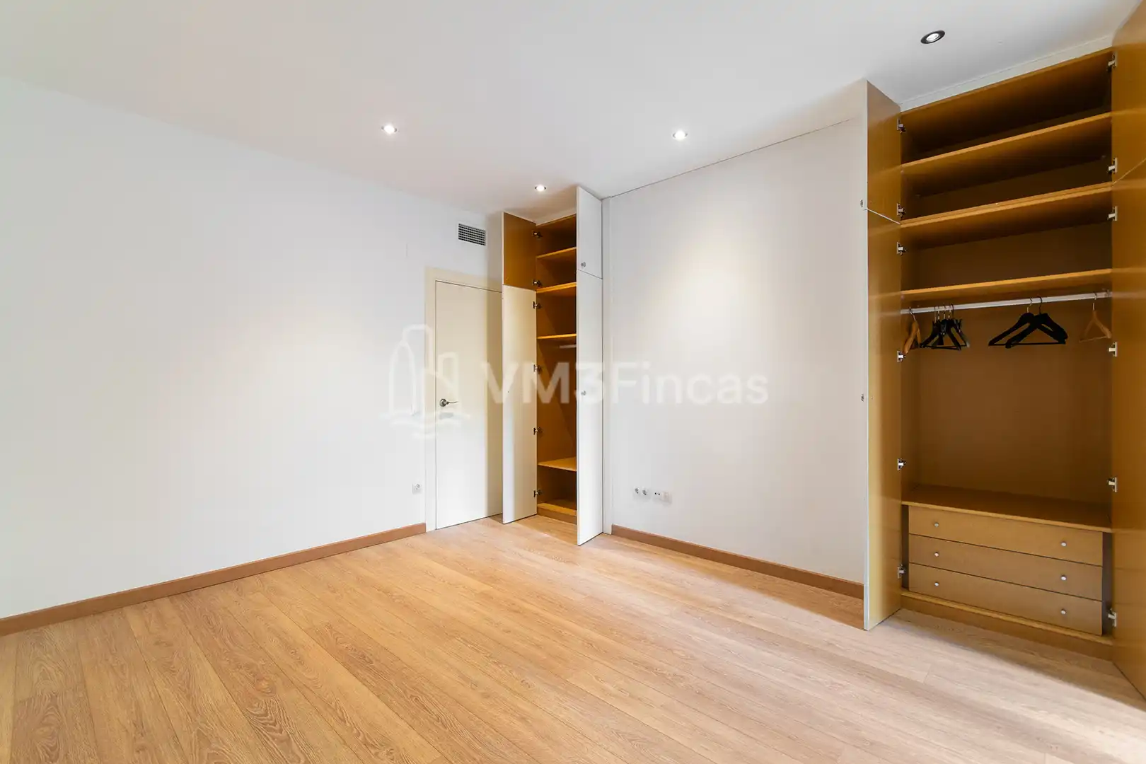 Wohnung zur Miete in Barcelona mit Klimaanlage, Heizung und Parkett