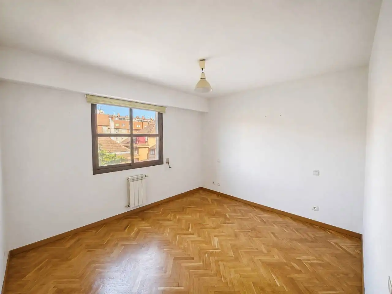 Bedroom of Flat for rent in Madrid  with Heating and Parquet flooring