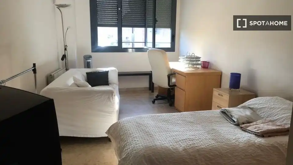 Habitación de Piso para compartir en Valencia con Aire acondicionado, Calefacción y Amueblado