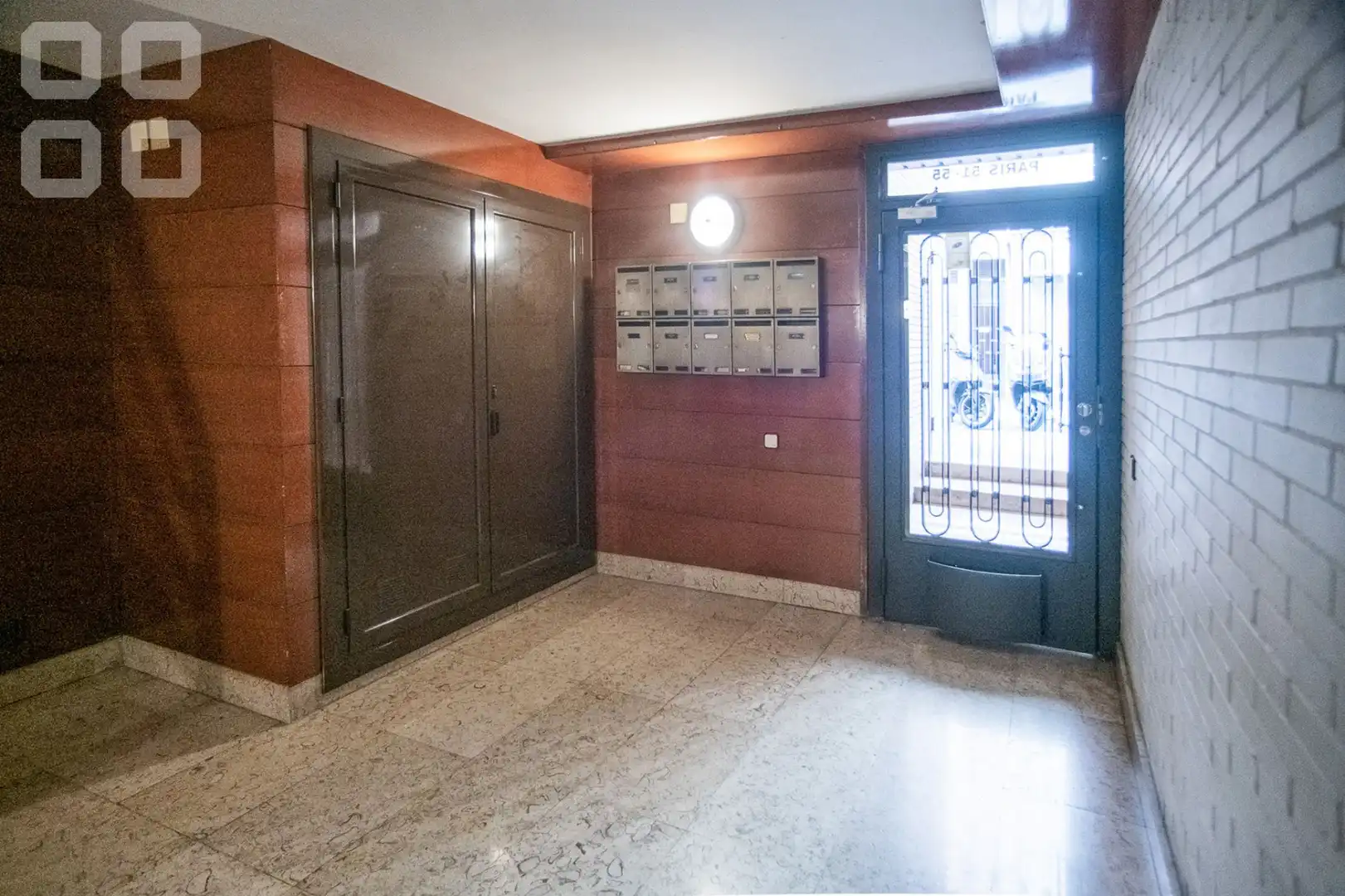 Piso en venta en L'Hospitalet de Llobregat con Parquet, Terraza y Balcón