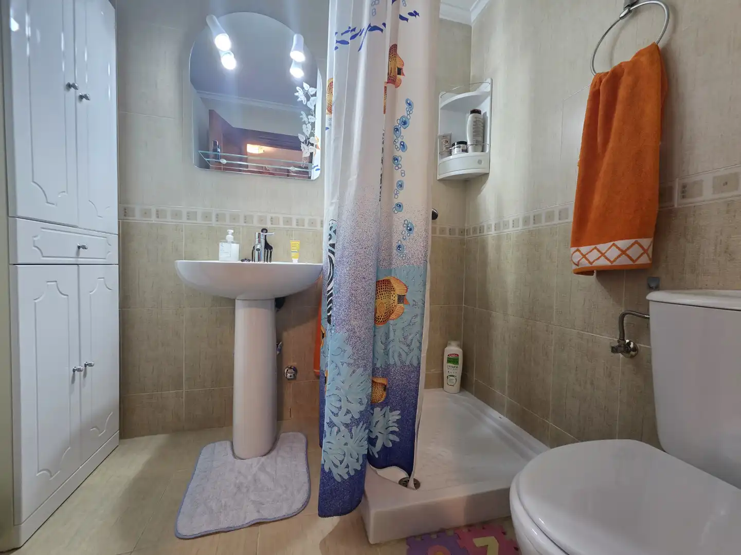Badezimmer von Wohnung zur Miete in Nava mit Heizung