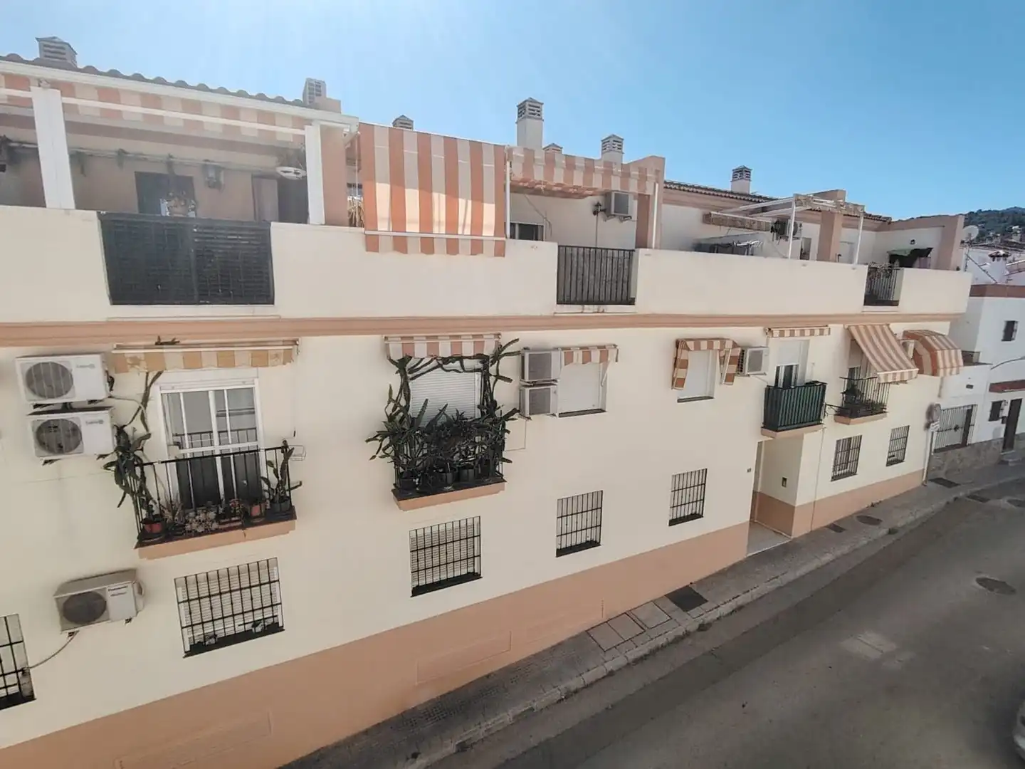 Vista exterior de Ático en venta en Alhaurín de la Torre con Aire acondicionado, Calefacción y Terraza
