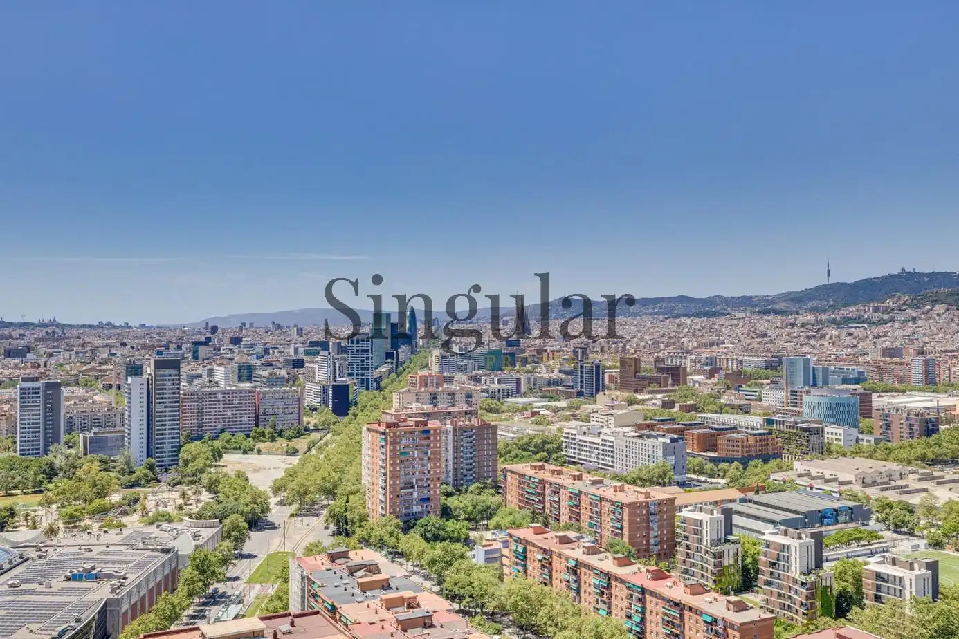 Vista exterior de Dúplex en venda en Barcelona amb Calefacció, Parquet i Terrassa